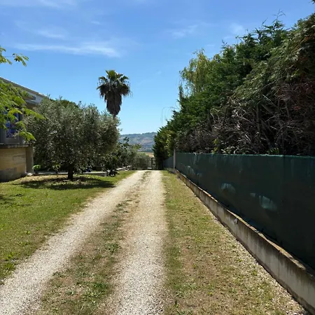 Semesterbostad Casa Degli Ulivi Colonnella